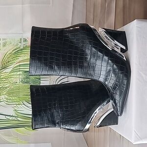 Stylish Modern Womens Black Ankle Crocodilel ook Lucite Heel Pointy Boots Sz.9